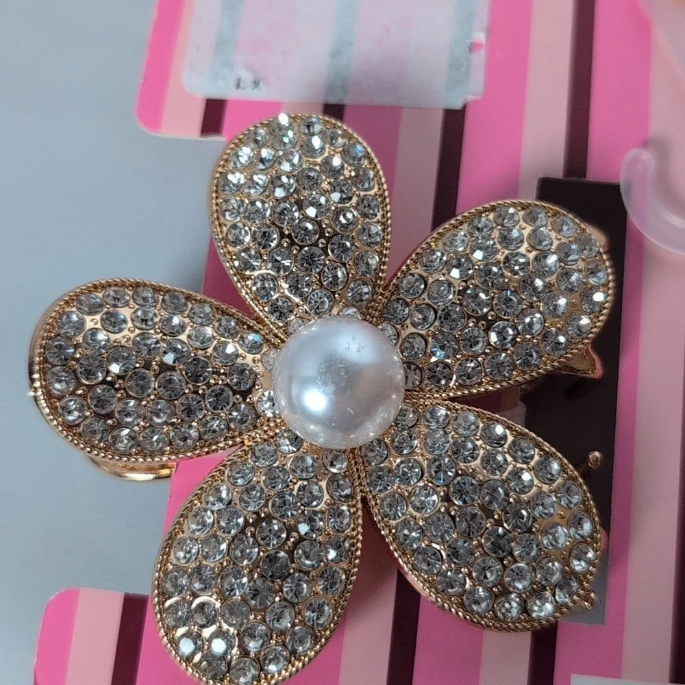 Piper K Gold Tone Metal Flower Daisy Hair Claw Clips